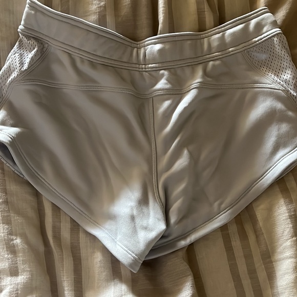 Under Armour short bundle sz M. - Picture 3 of 6